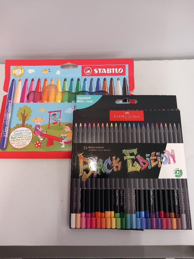 Set kleurpotloden  +   kleurstiften, Hobby en Vrije tijd, Ophalen of Verzenden, Nieuw, Potlood of Stift