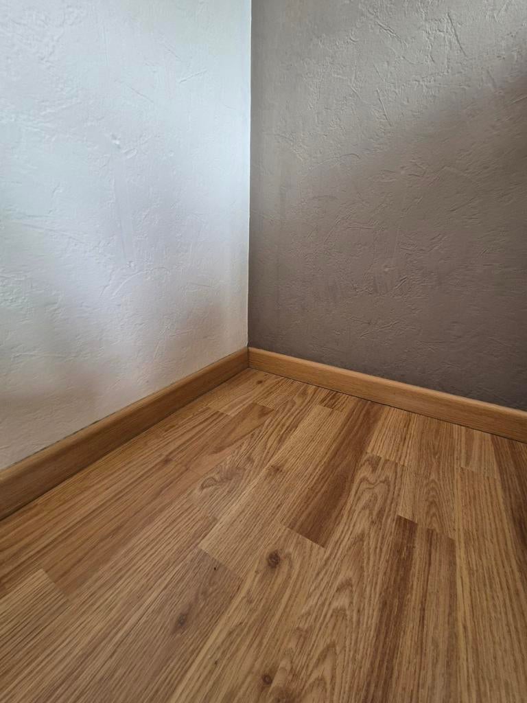 Laminaat +/-50m2 met bijhorende plinten gratis!!!, Ophalen, Gebruikt, Bruin, 25 tot 50 m²
