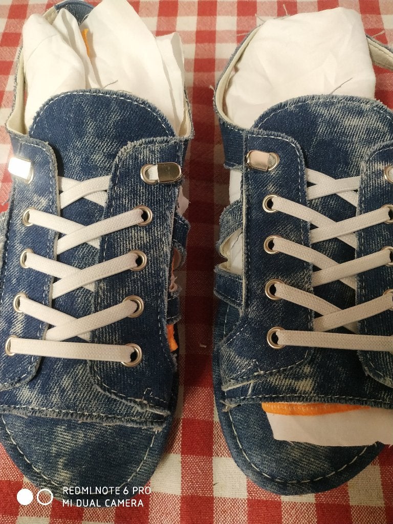 Je mets en échange mes clapettes contre des baskets blanche, Enlèvement, Porté, Autres types