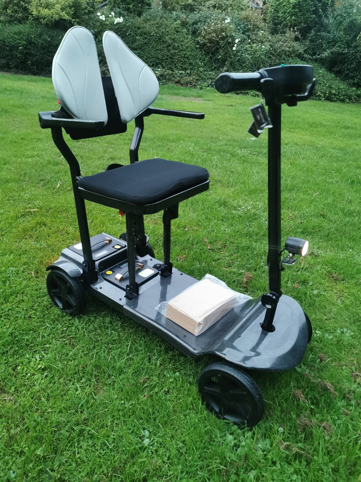 scooter de mobilité pliable en carbone léger 14 kg 048882697, Enlèvement ou Envoi, Pliant, Neuf, Fauteuil roulant électrique