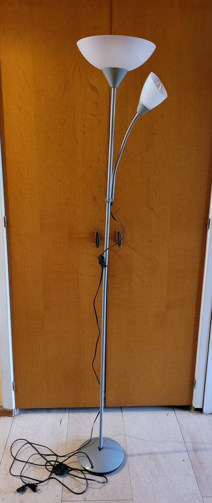 Superbe lampadaire led en acier sur pied avec liseuse 180cm, Enlèvement, Comme neuf