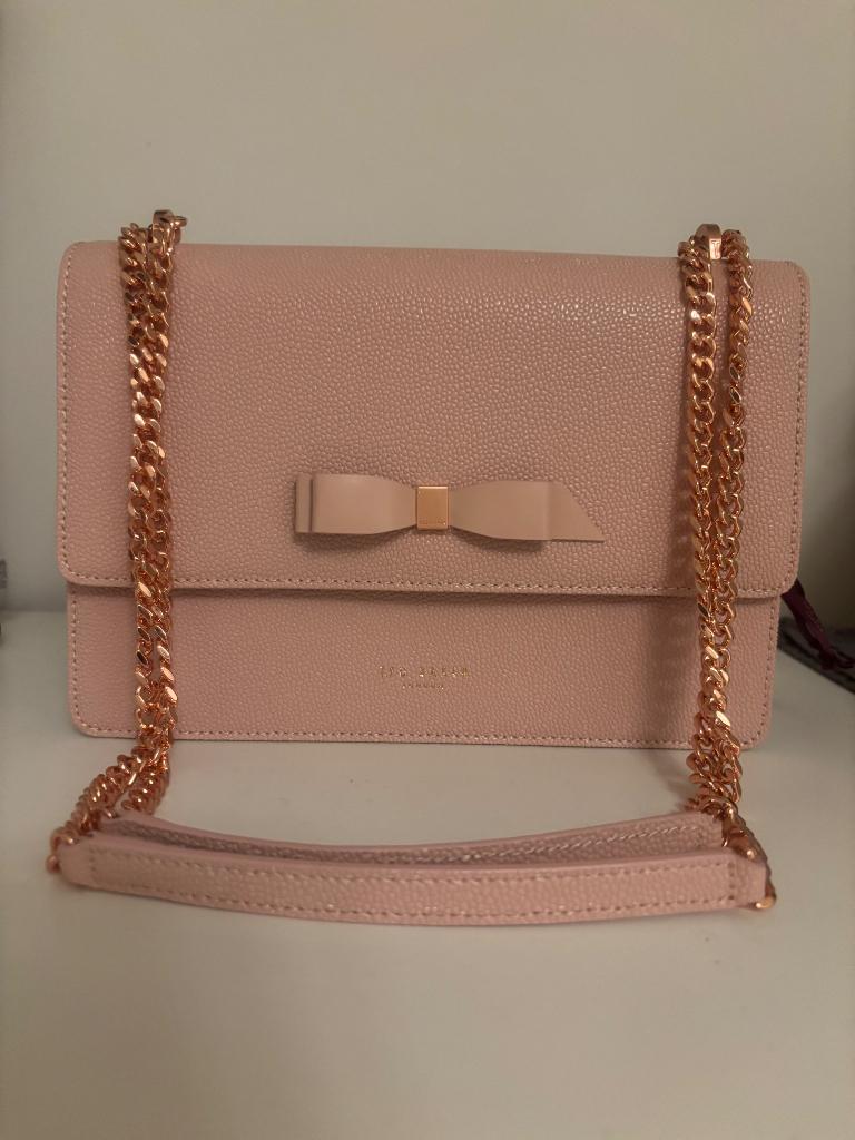 Ted baker roze handtas + portefuille als nieuw, Handtassen en Accessoires, Tassen | Damestassen, Ophalen, Zo goed als nieuw, Roze