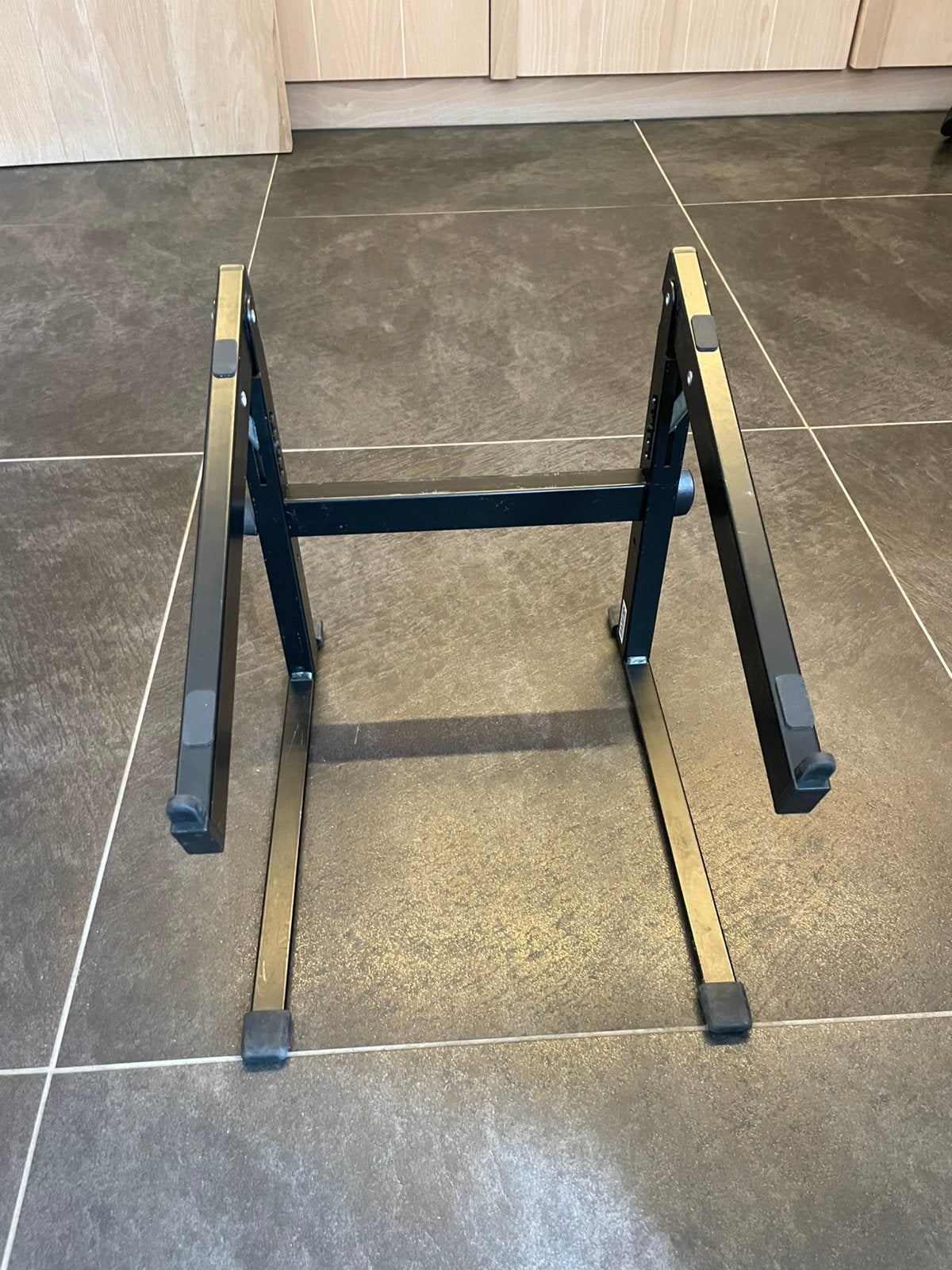 Laptop stand K&M 12180, Ophalen of Verzenden, Gebruikt, Konig & Meyer, In hoogte verstelbaar
