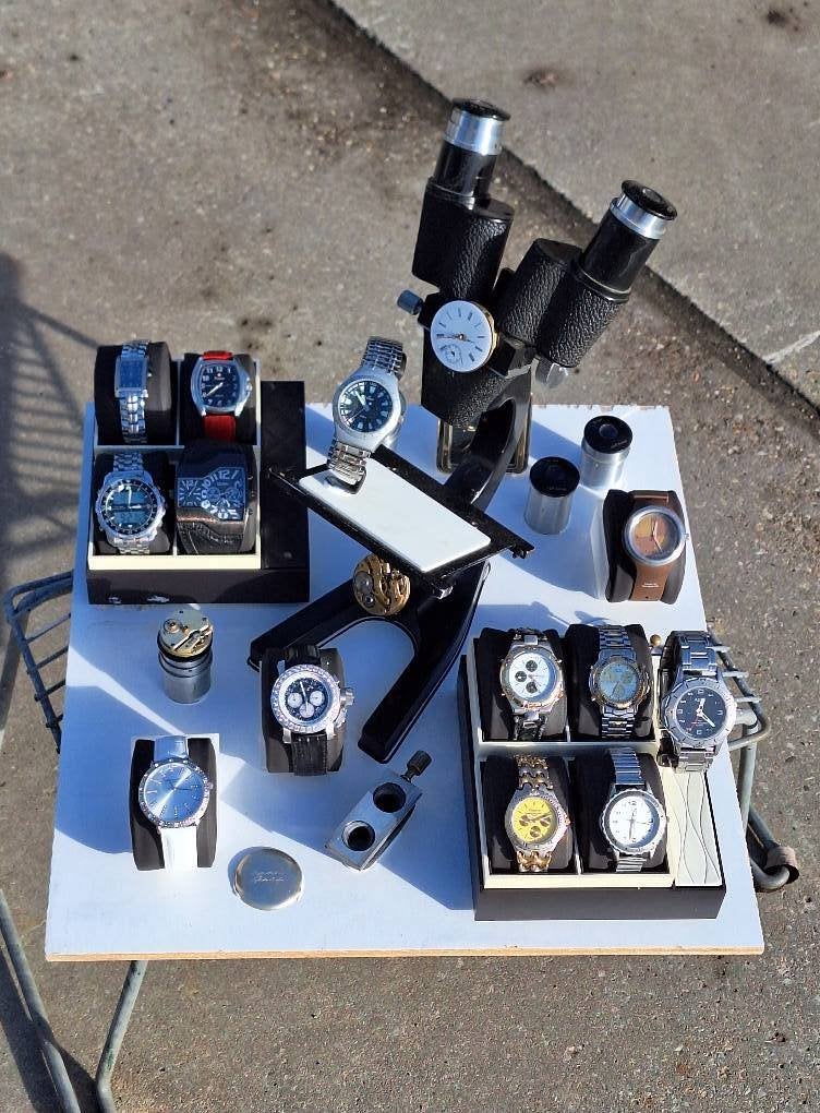 Zelfgemaakte display met horloges om te verkopen op markt️., Diversen, Rommelmarktspullen, Gebruikt, Ophalen