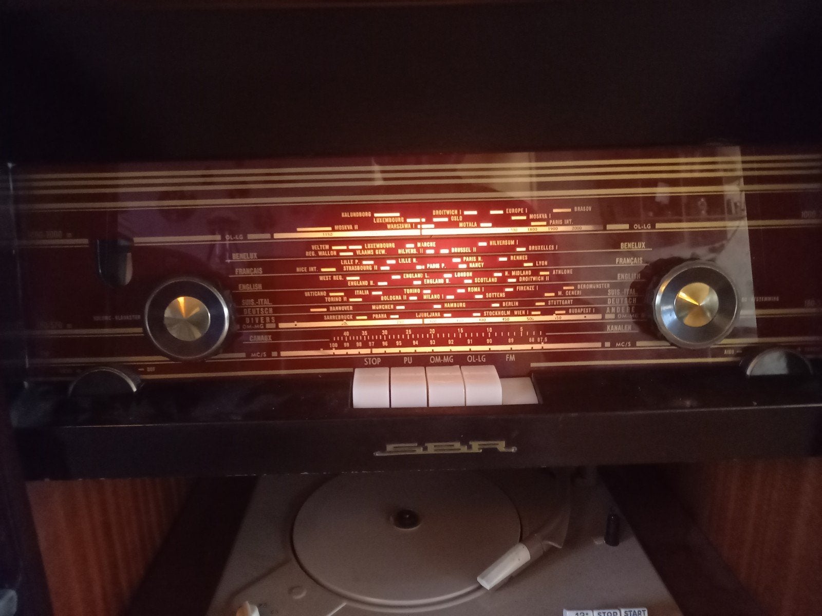 SBR M62 radio en platenspelerkast, Ophalen