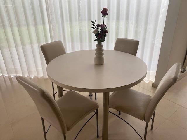 ronde tafel met stoelen, Ophalen, Kunststof, Gebruikt, Rond