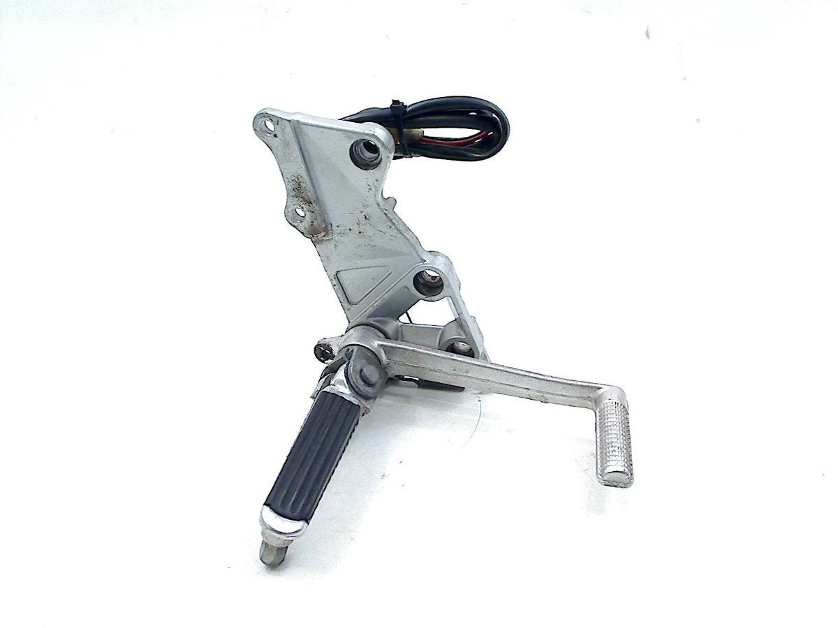 REPOSE PIEDS AVANT DROIT TL 1000 R 1998-2003 (TL1000R), Dhr. S. di Majo, Utilisé, Info@cama-motorparts.nl, P.J. Troelstraweg 8 8
3144 CX  MAASSLUIS, NL