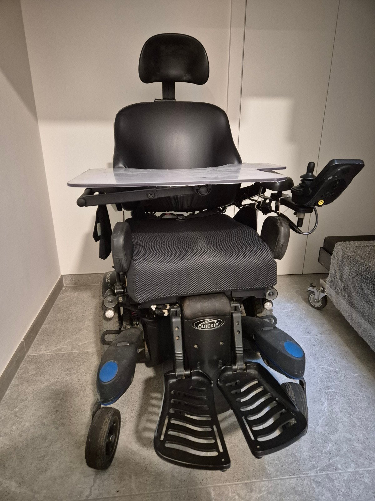 Elektrische Rolstoel Quickie Q700 Midwheel voor SPOTPRIJS!, Diversen, Ophalen, Gebruikt, Elektrische rolstoel