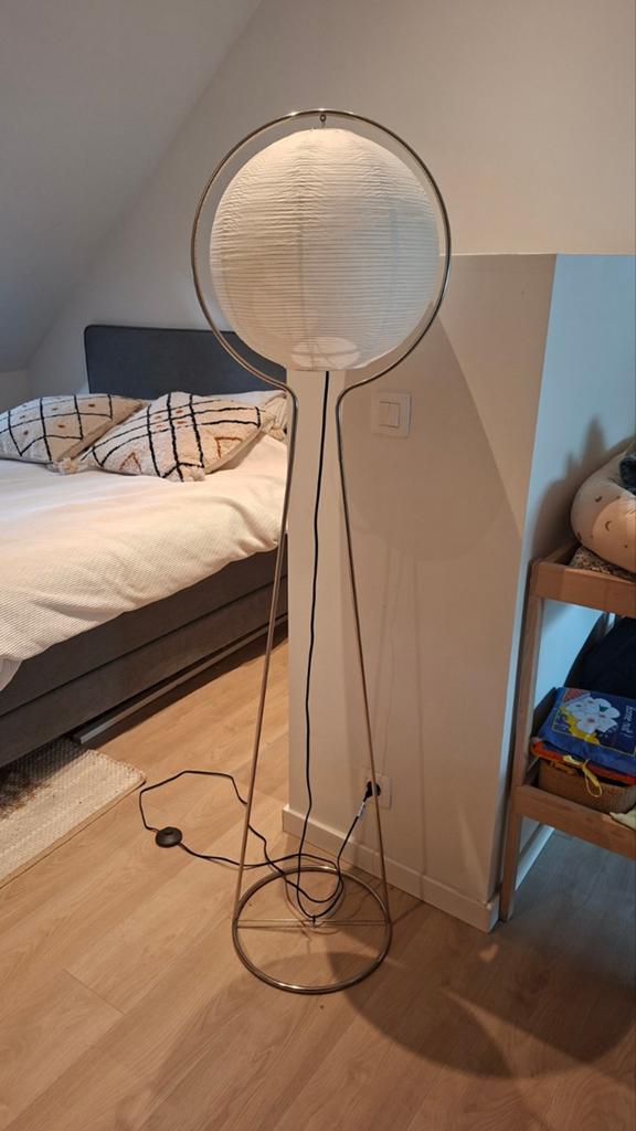 Lampadaire Ikea Väte, Enlèvement