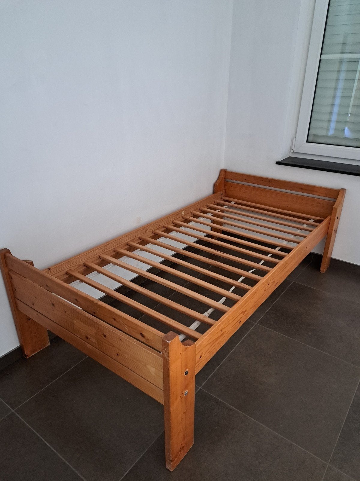 Houten bed met lattenbodem, Ophalen
