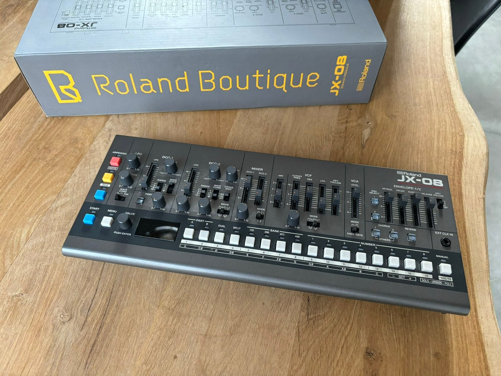 Roland Boutique JX-08, Musique & Instruments, Envoi, Comme neuf, Roland, Avec connexion MIDI