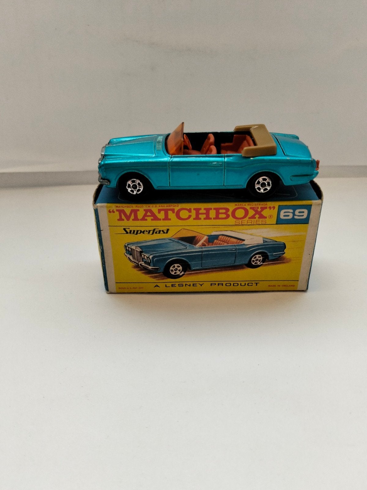 Boîte d'allumettes ultrarapide n 69 Rolls Royce & F-box, Envoi