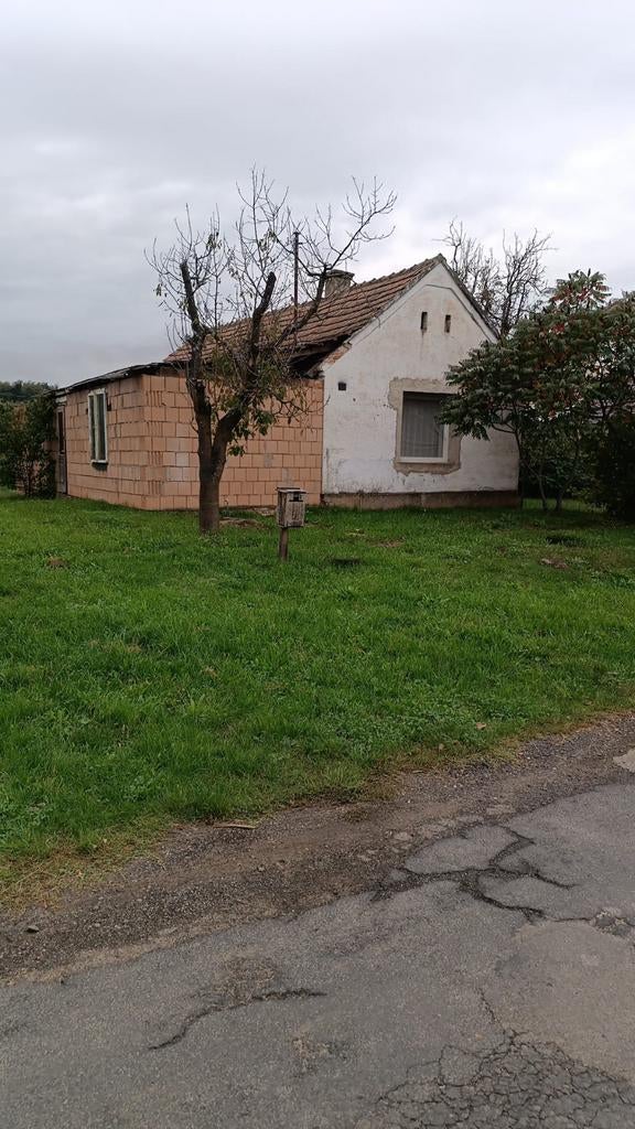 Rustig gelegen bouwgrond met bestaande woning, Immo, Buitenland