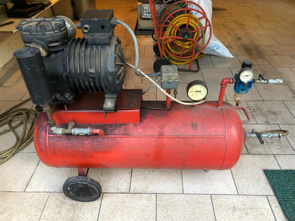 Compressor op drijfkracht, Doe-het-zelf en Bouw, Ophalen, Zo goed als nieuw
