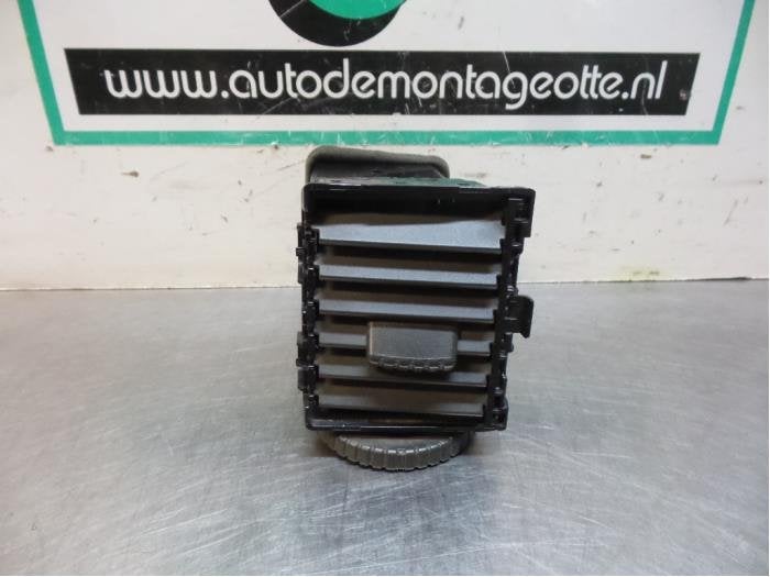 Grille aération tableau de bord d'un Nissan X-Trail (X-Trai, -, 3 mois de garantie, Utilisé, -
