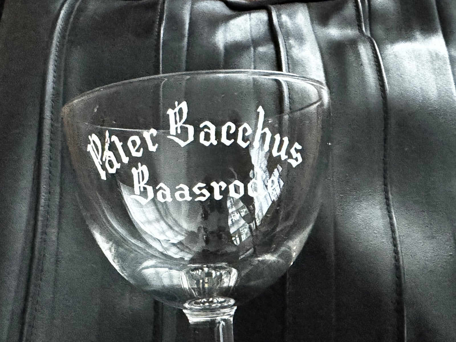 Oud bierglas Pater Bacchus Baasrode Brouwerij Halve Maan, Ophalen, Zo goed als nieuw, Glas of Glazen, Overige merken