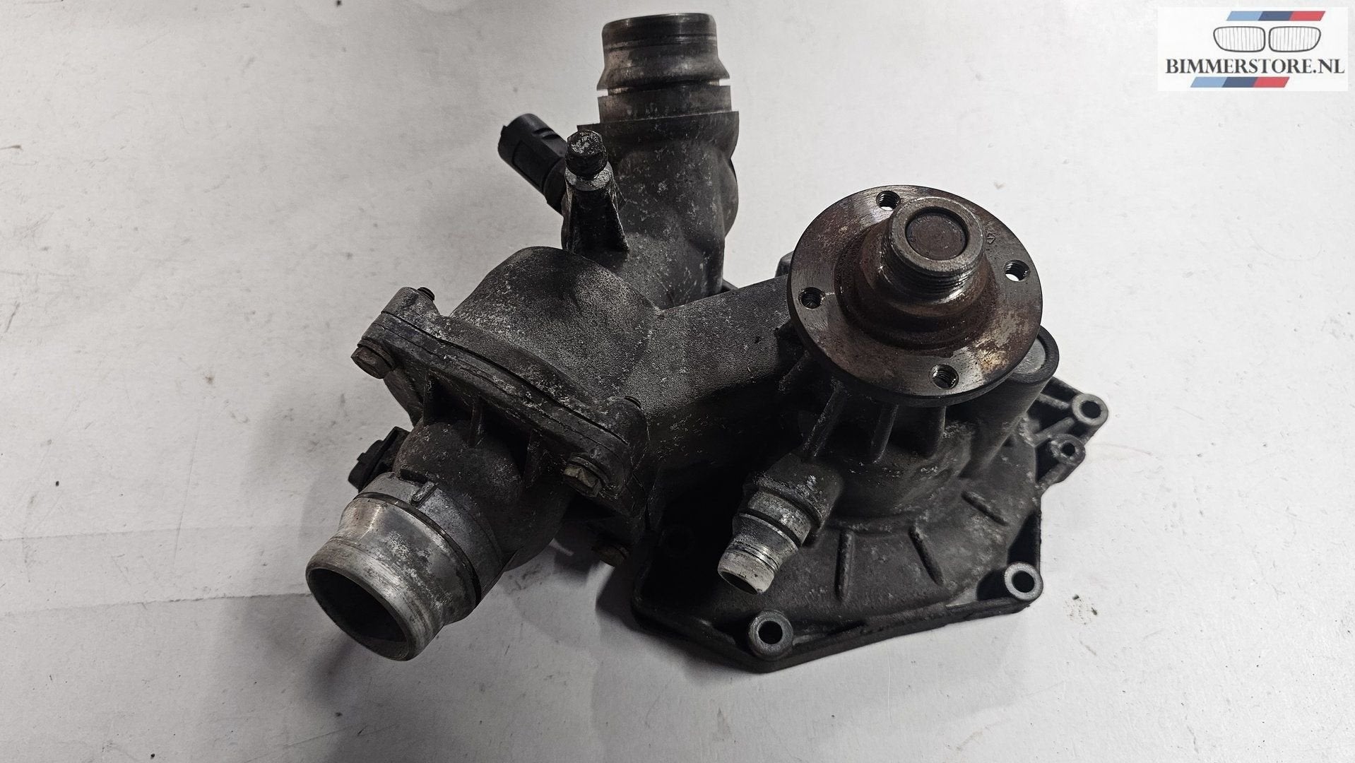 Waterpomp benzine origineel BMW 5 / 7  / X5  serie E39 E38 E, -, Origine de la pièce connue, Utilisé, -