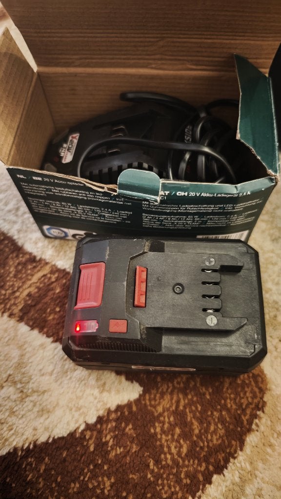 20v Parkside 8AH accu voor reparatie, inclusief nieuwe lader, Ophalen, Zo goed als nieuw