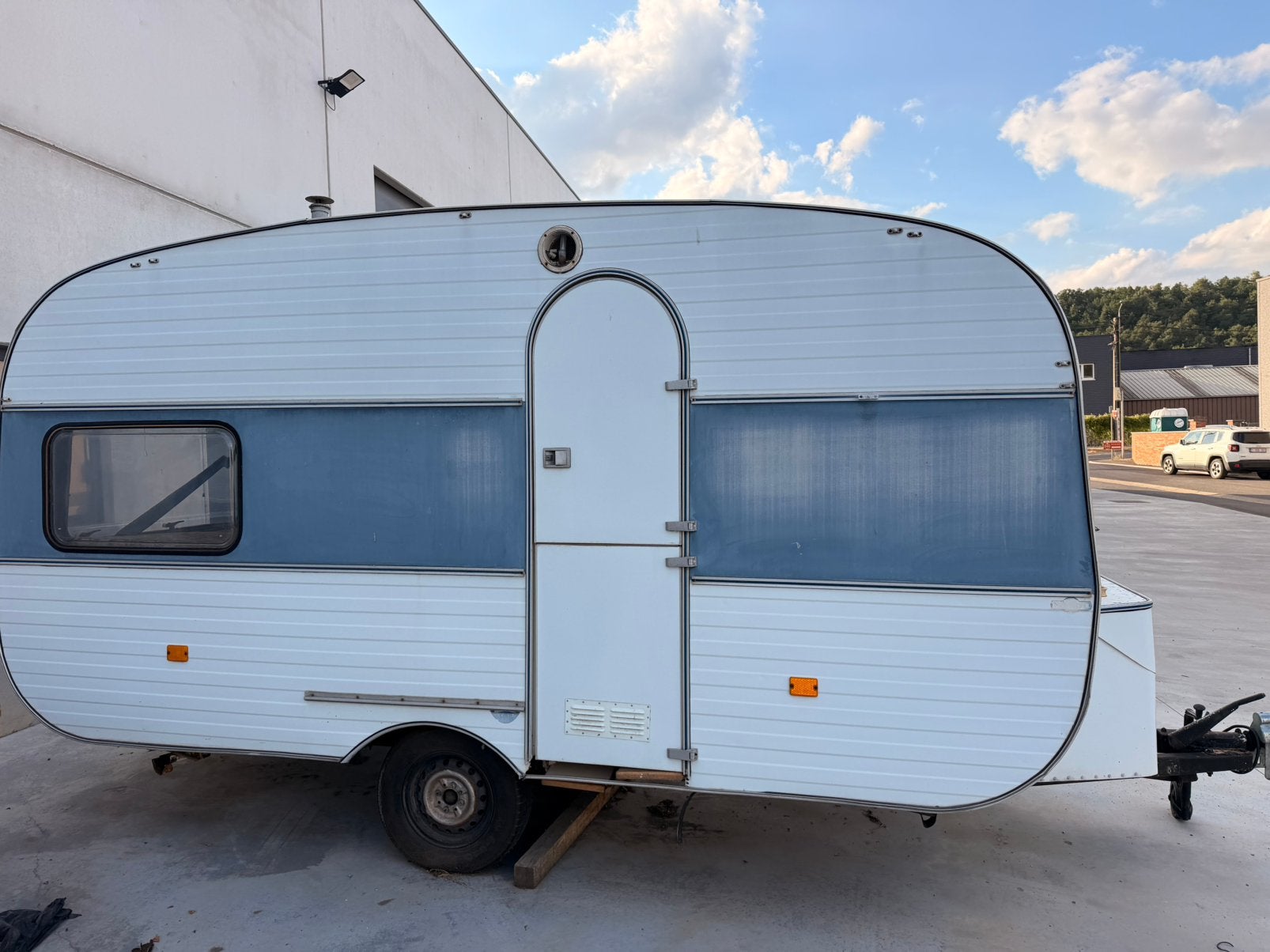 Caravane ADRIA 410 (700kg), Caravanes & Camping, Caravanes, Jusqu'à 4, Coin salon convertible, Particulier, Adria