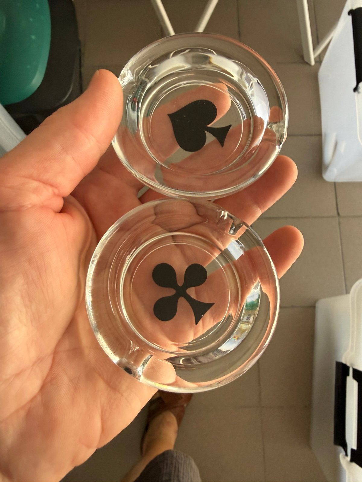4 asbakjes met kaart spel 4 euro, Ophalen, Zo goed als nieuw