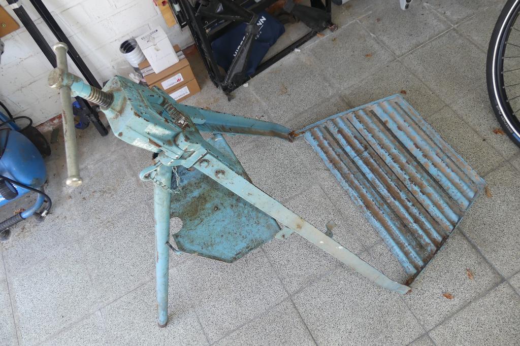 Fauteuil à couper les fils et coupe-fils + 2 clés lourdes, Enlèvement, Utilisé