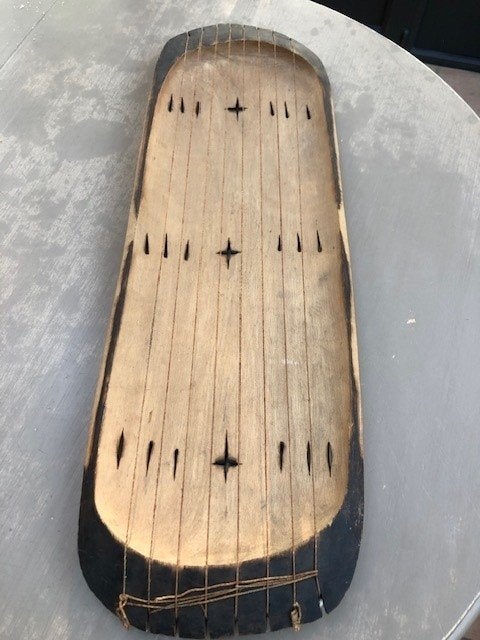 zeldzame traditionele Afrikaanse Inanga (Zither), Antiek en Kunst, Gesneden, Bruin, Afrika, Houtsnijwerk
