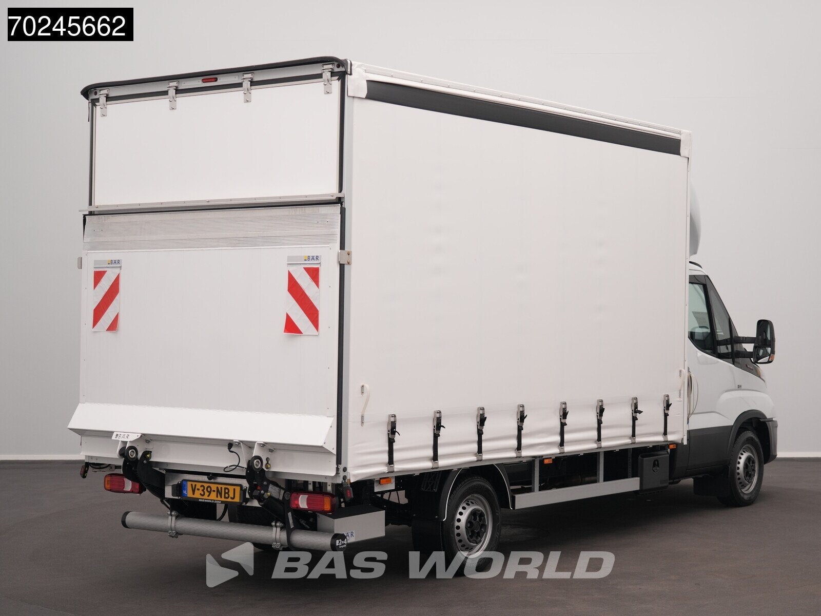 Iveco Daily 35S18 BPM VRIJ! 3.0L Laadklep 180PK Schuifzeilen, Cruise Control, Stof, Euro 6, 4 cilinders