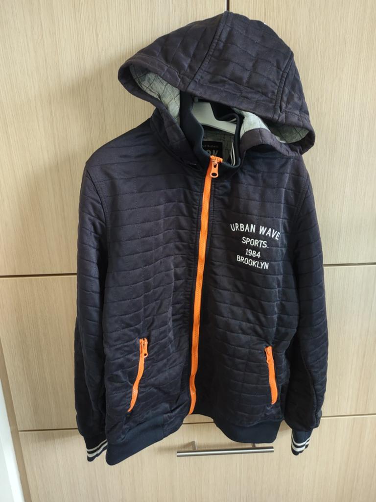 zwarte dunne jas met kap - maat 164, Enlèvement, Comme neuf, Garçon ou Fille, Manteau