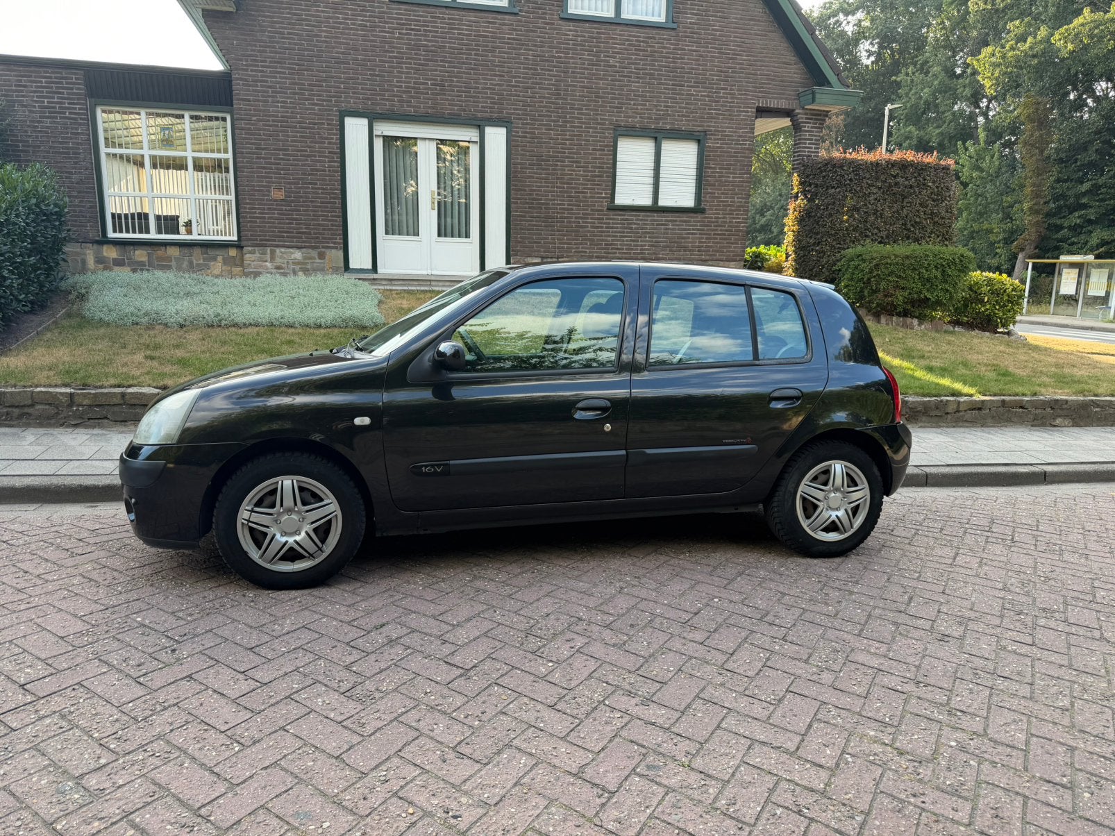 Renault Clio 1.2i benzine AUTOMAAT 065000km 5deur gekeurd, Auto's, Automaat, Dealer onderhouden, https://public.car-pass.be/vhr/e7222b5a-4d9f-4a77-975d-a514bbf3f2ae