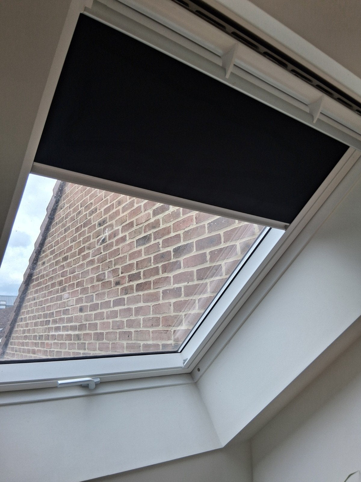 Zwart verduisterend rolgordijn GPU PK06 - 94x118cm, Ophalen, Overige merken, Verduisterend, Zo goed als nieuw