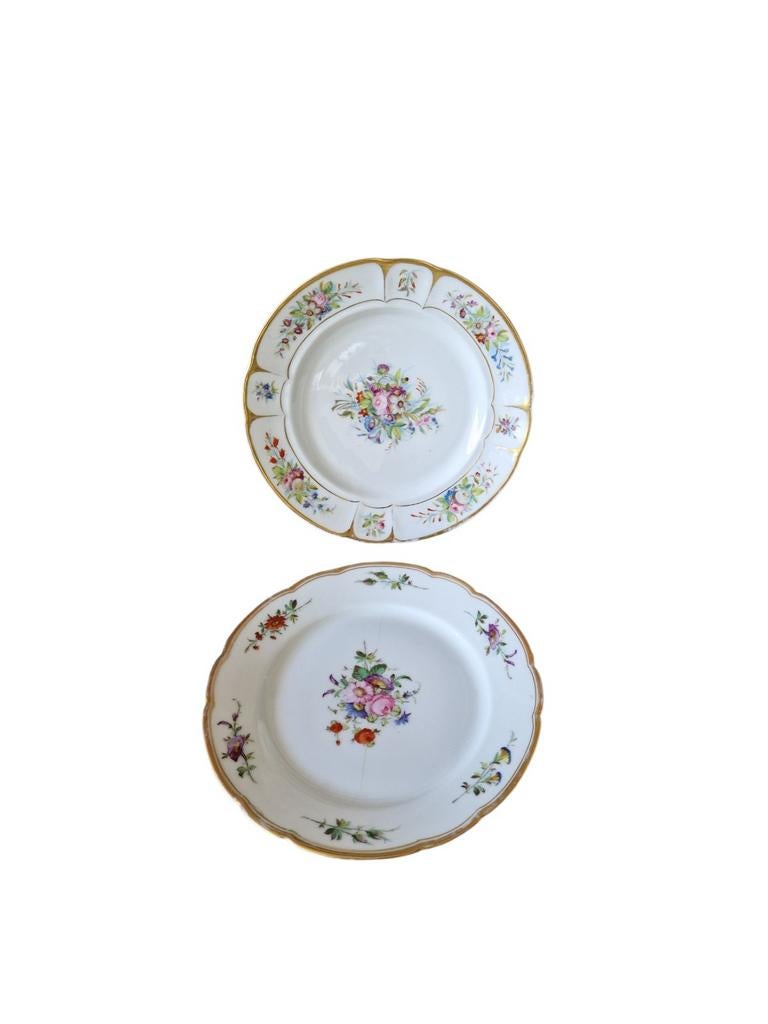 2 oude porseleinen borden met florale decoratie, Ophalen of Verzenden