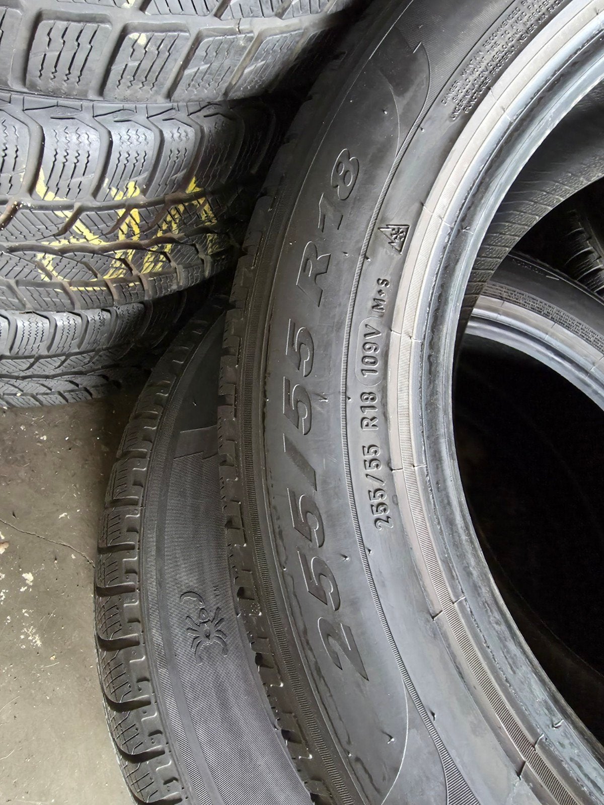 255 55 18 pirelli avec montage et équilibrage, Enlèvement