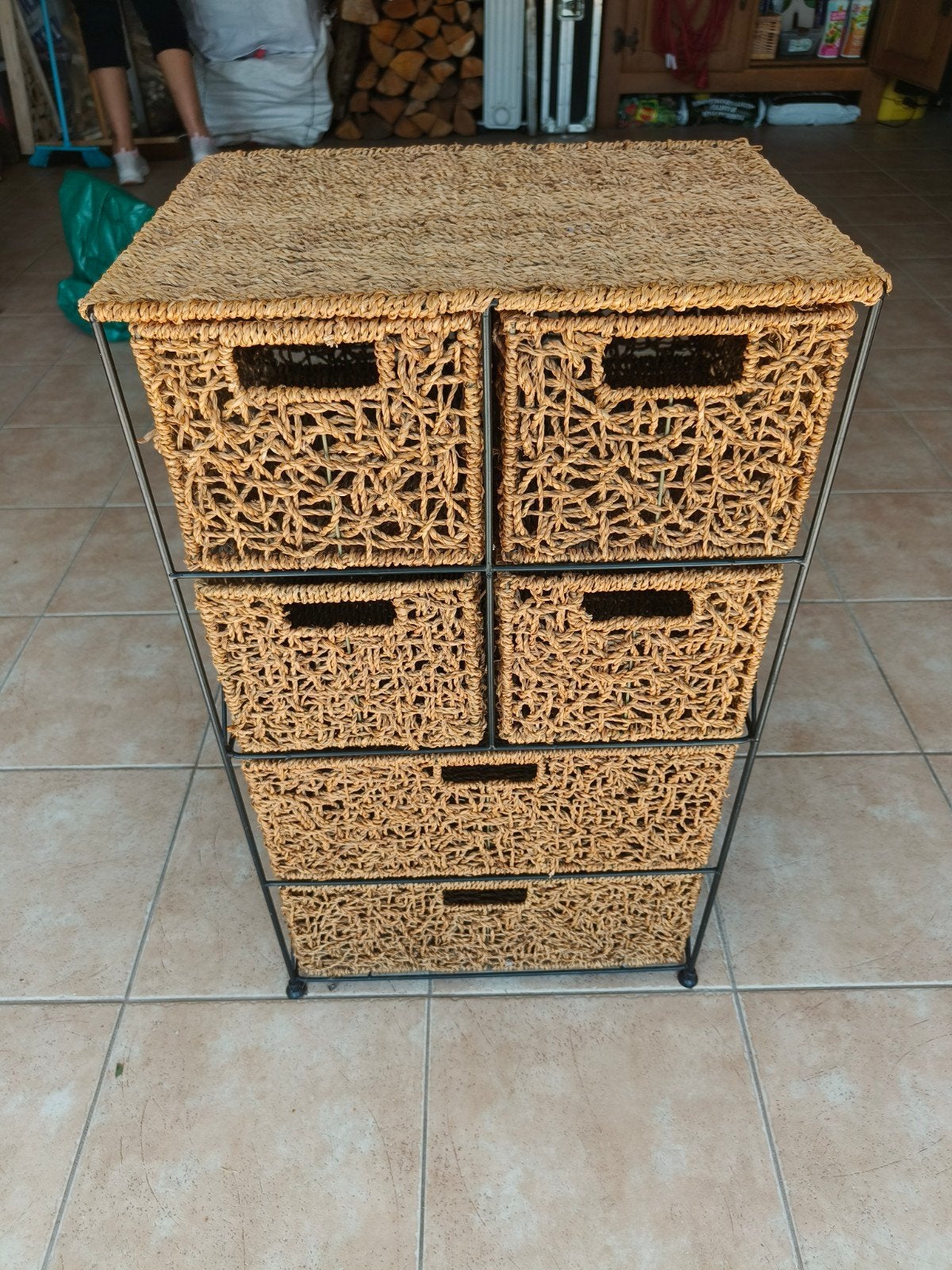 Rieten kastje, Ophalen
