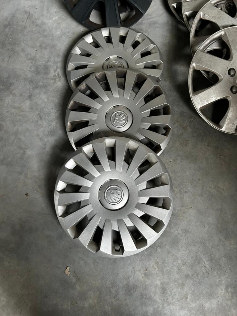 Wieldeksels Skoda original 16 inch (3 stuks)!, Auto diversen, Wieldoppen, Ophalen, Zo goed als nieuw