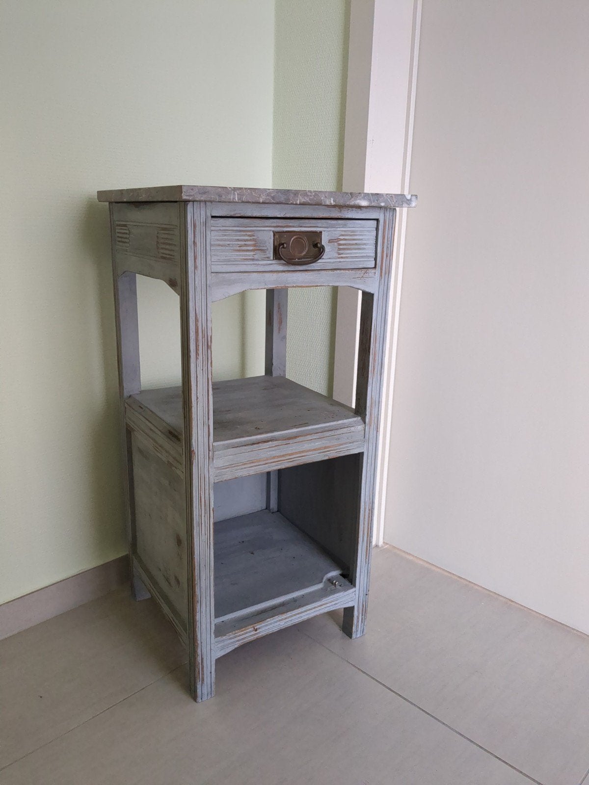 Meubel - tafel - bijzettafel - mini boekenkast - decoratie, Huis en Inrichting, Ophalen