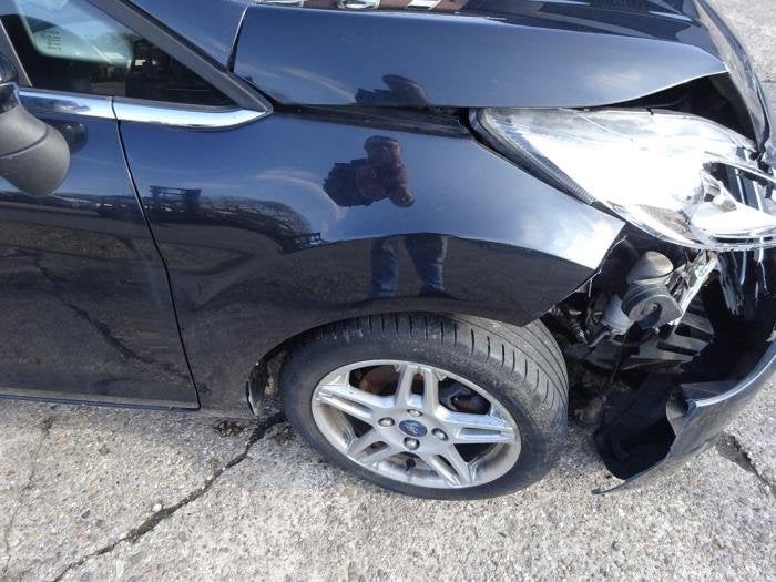 Scherm rechts-voor van een Ford Fiesta (PANTHER), Gebruikt, -, -, Ophalen of Verzenden