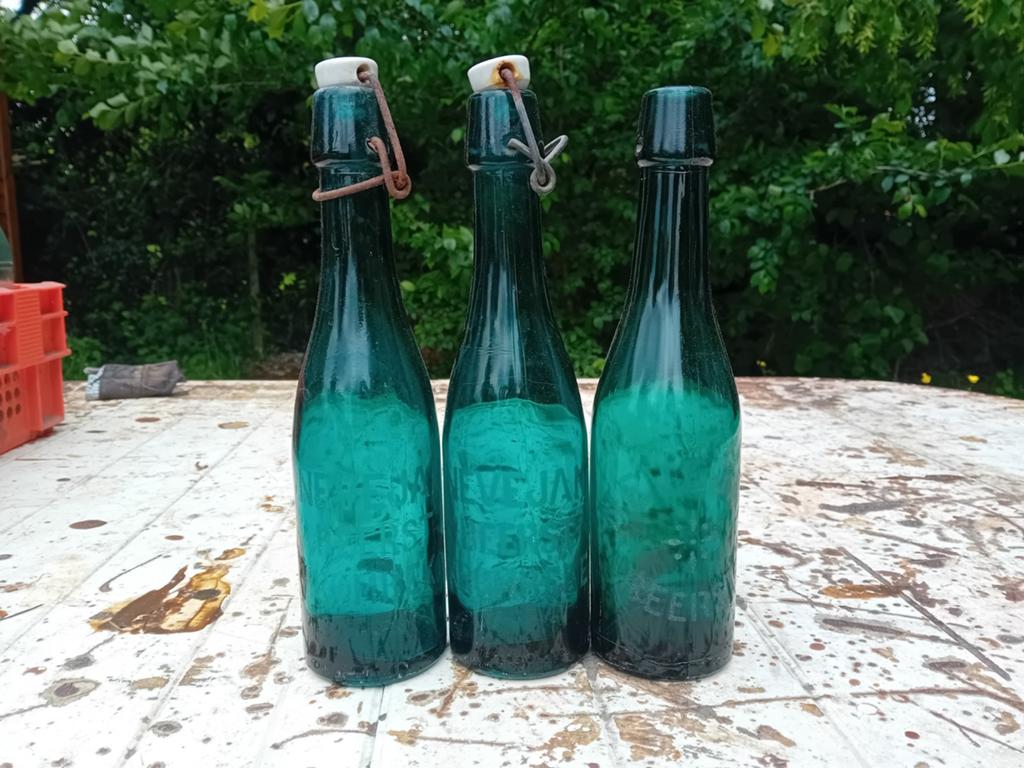 Oude vintage bierflessen brouwerij Nevejan Beerst, Ophalen of Verzenden