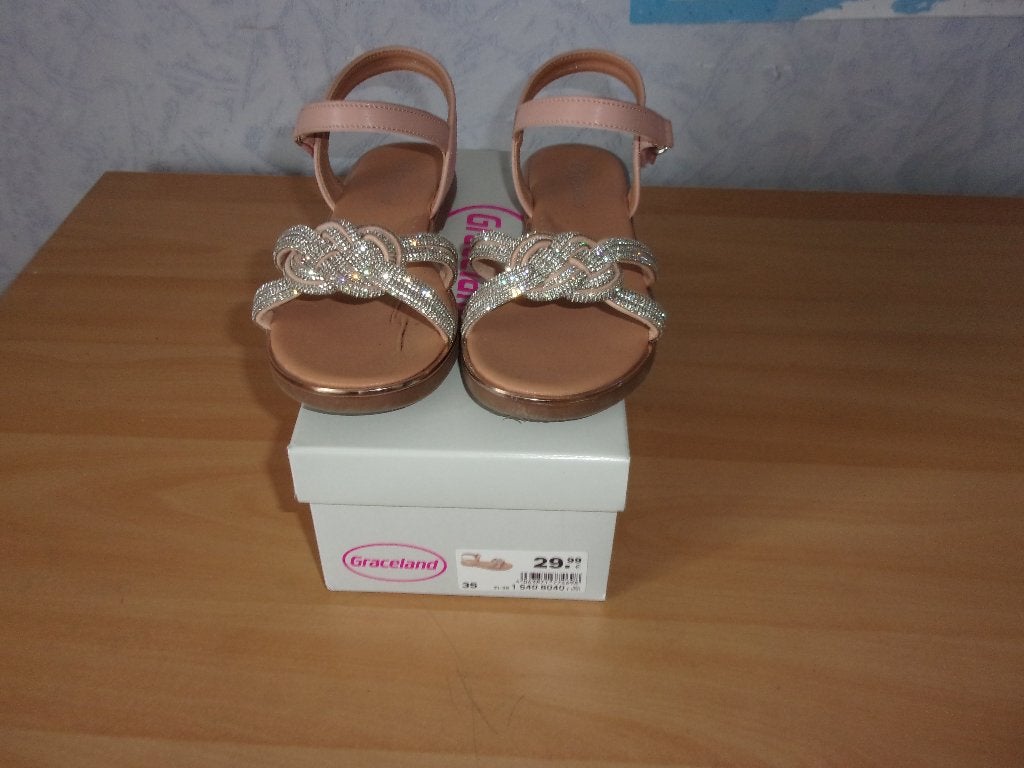 Heel mooie meisjes sandaaltjes. Maat 35. (NIEUWSTAAT), Meisje, Schoenen, Nieuw, Ophalen of Verzenden