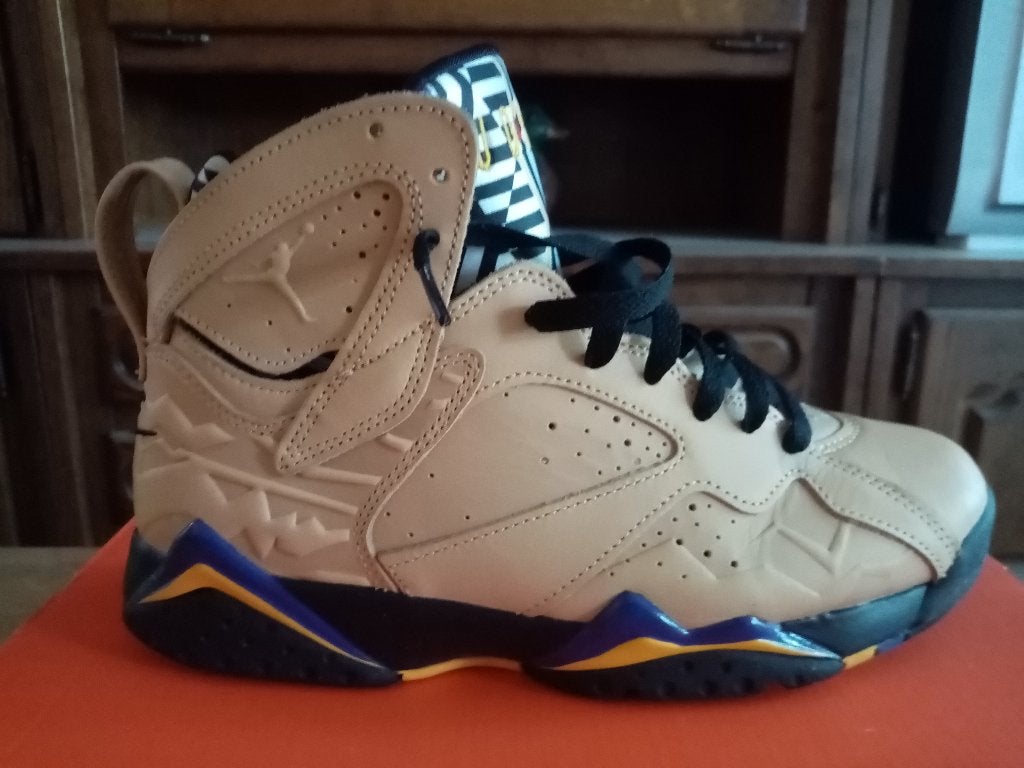 Nouvelle paire de baskets hautes "NIKE AIR JORDAN" (41)., Enlèvement, Neuf