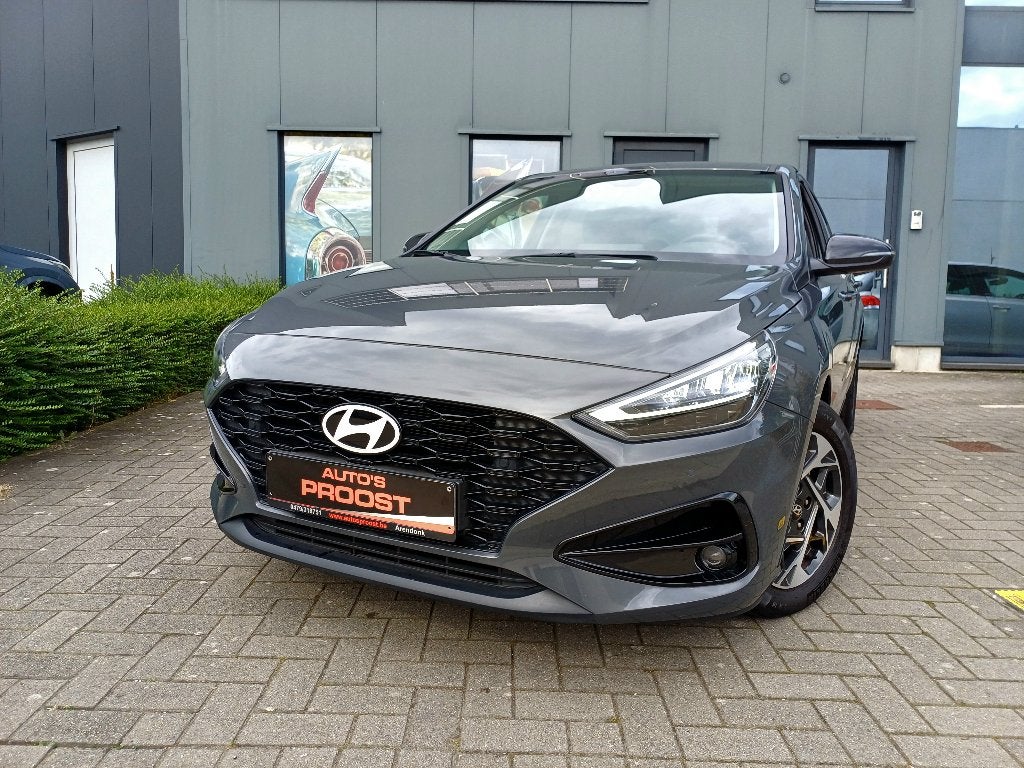 Hyundai i30**1,5T-GDI**Mild-hybride**07/2025**automaat!!!, Auto's, Stof, 4 cilinders, 127 g/km, Bedrijf