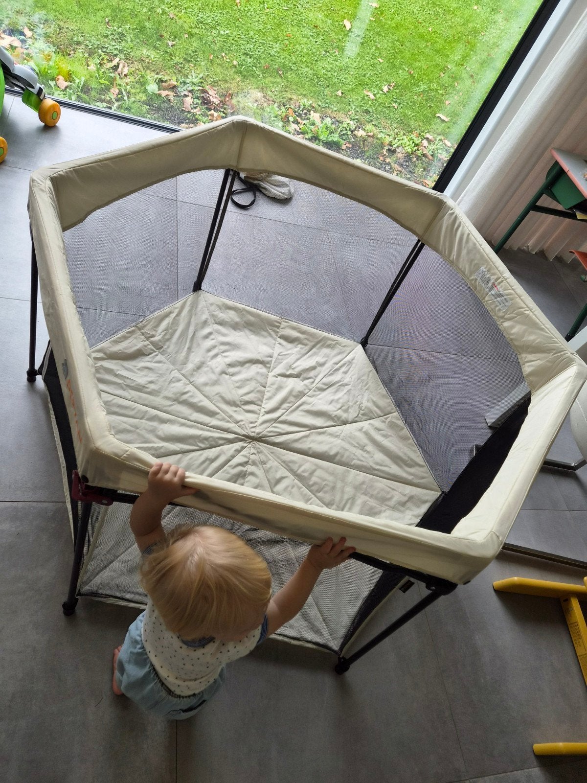 parc portable pour enfants Deryan, Enlèvement