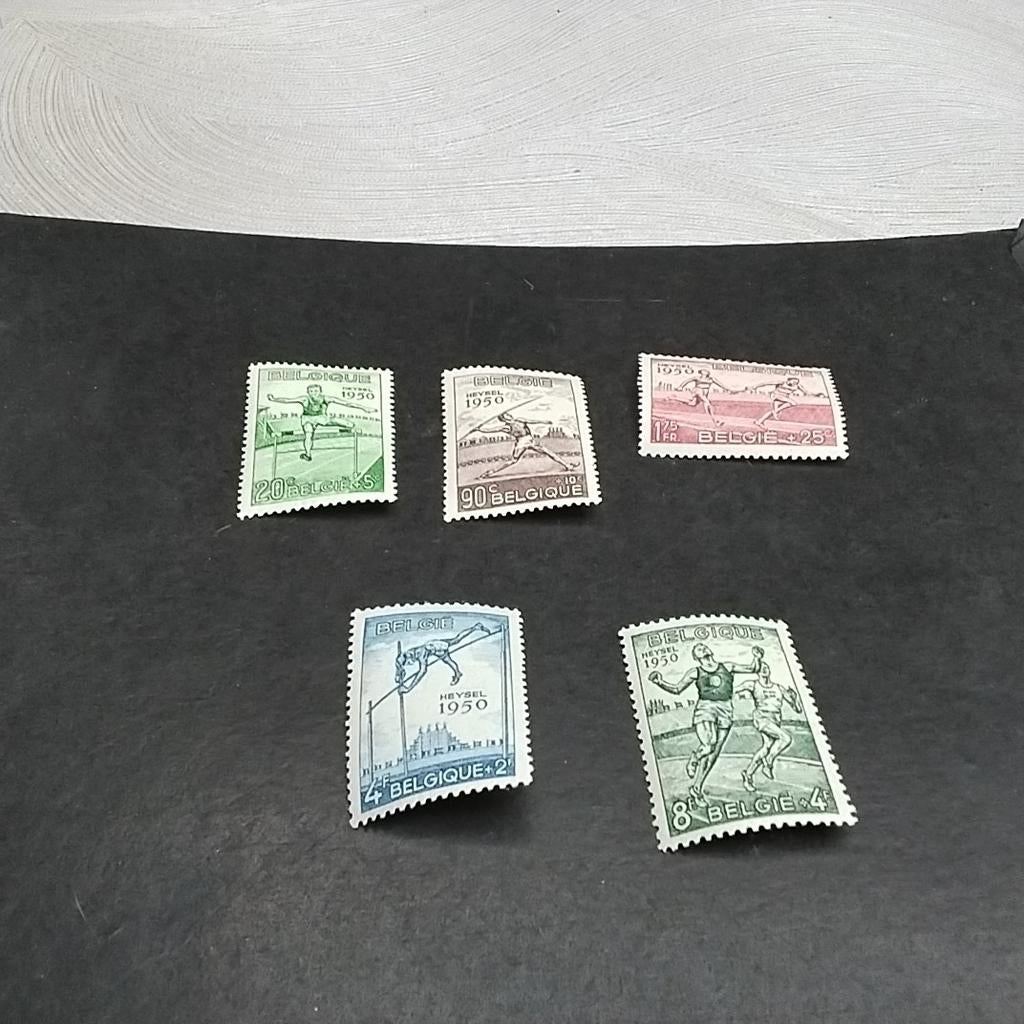 BELGIE 827/831 scharnier met cote 50,00 €, Postzegels en Munten, Ophalen of Verzenden