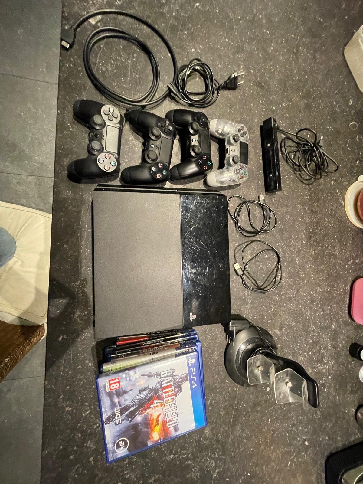 Playstation 4 met spelletjes en toebehoren goede staat, Games en Spelcomputers, Ophalen, Zo goed als nieuw