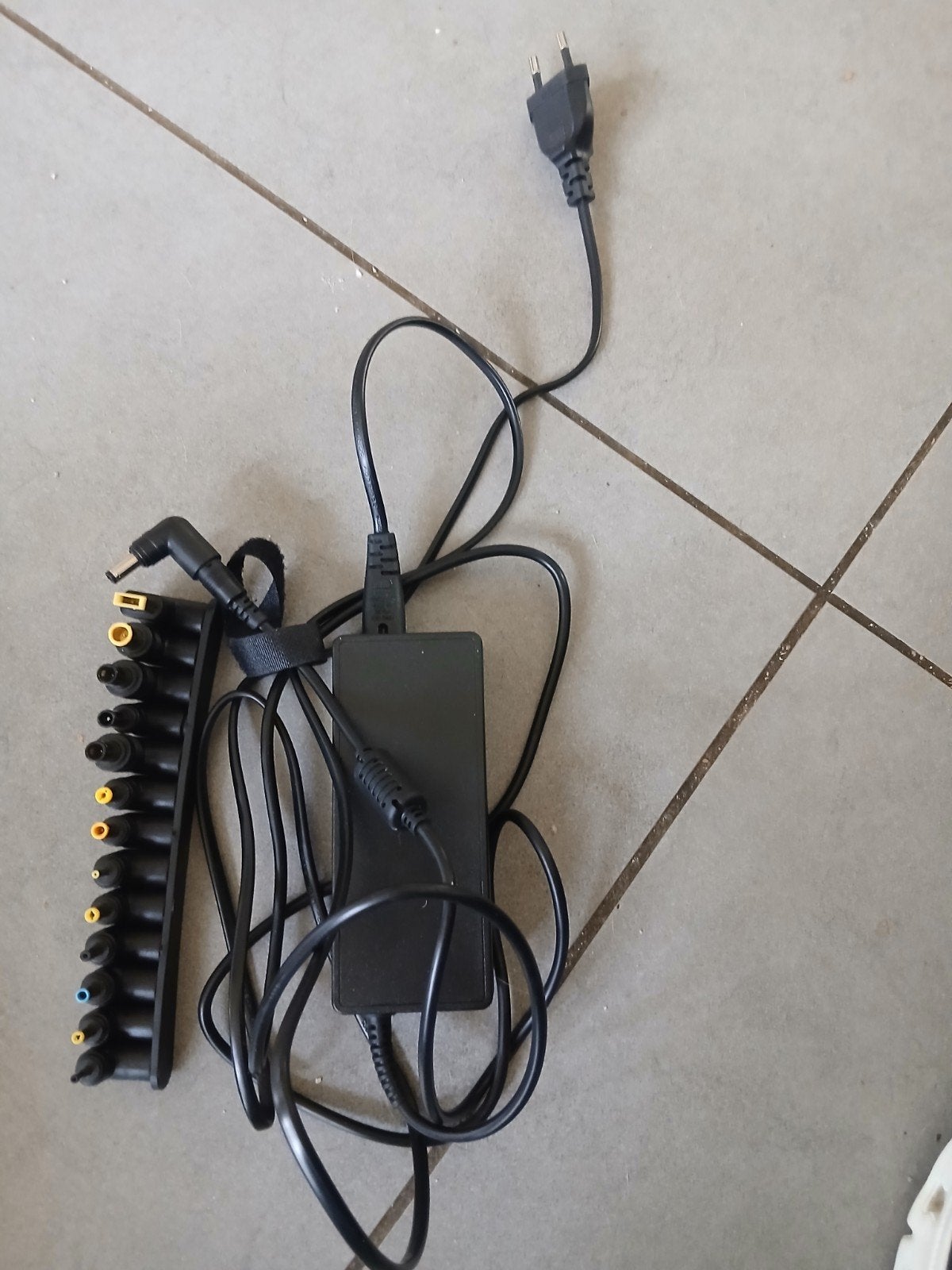 universele laptopoplader, Computers en Software, Laptop-opladers, Verzenden