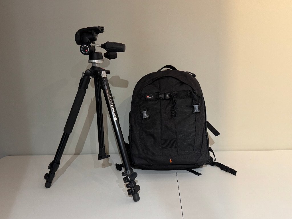 Statief Manfrotto en rugzak Lowepro, Audio, Tv en Foto, Fotografie | Statieven en Balhoofden, Ophalen, Zo goed als nieuw, Manfrotto