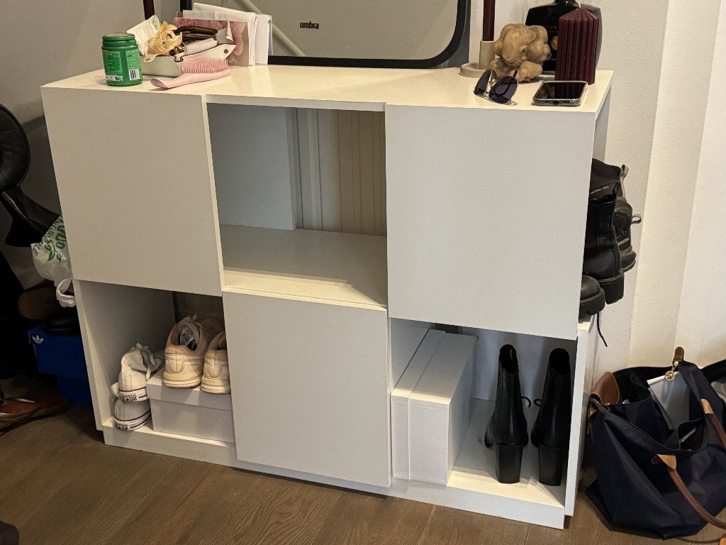 Meuble bas blanc (usage multiple), Enlèvement