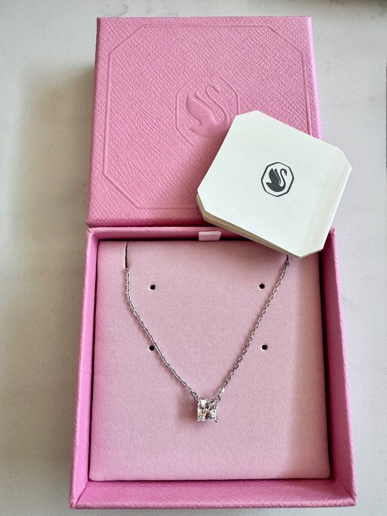 Swarovski halsketting - nieuw, Handtassen en Accessoires, Ophalen of Verzenden, Nieuw, Wit, Met hanger