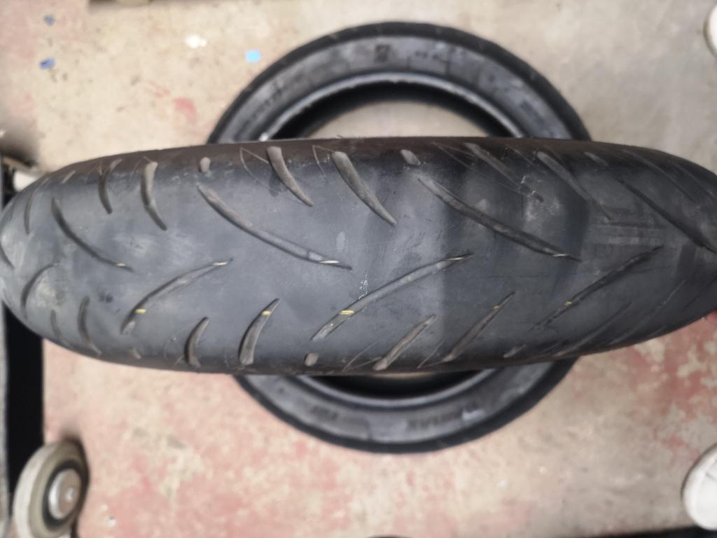 Bridgestone. Battlax T31 120/70/18 faible kilométrage., Motoren, Onderdelen | Merk-onafhankelijk, Ophalen, Gebruikt