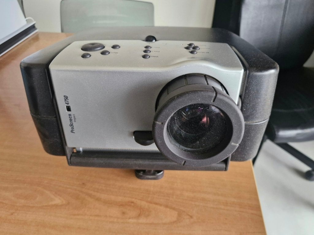 Vidéoprojecteur Philips ProScreen 4750 fonctionnel, Enlèvement, Utilisé, LCD