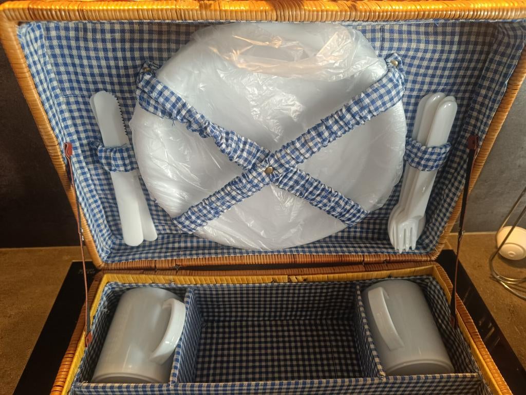 Picknickmand met toebehoren
Voor 2 personen, borden,tassen,l, Enlèvement